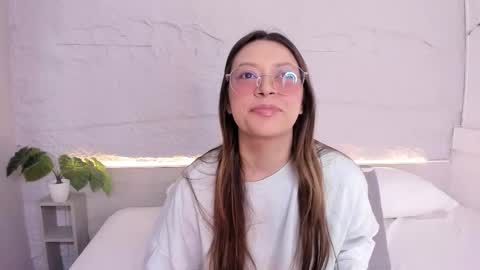 Lanna online show from 03-25-26, 11:49