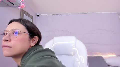 Snapshot of lanna_18_ chatting on 04-23-26, 11:42 Lanna online show from 04-23-26, 11:42