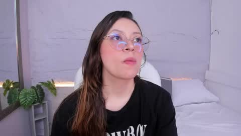 Snapshot of lanna_18_ chatting on 05-19-26, 12:00 Lanna online show from 05-19-26, 12:00