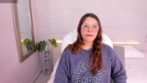 Snapshot of lanna_18_ chatting on 06-20-26, 11:46 Lanna online show from 06-20-26, 11:46