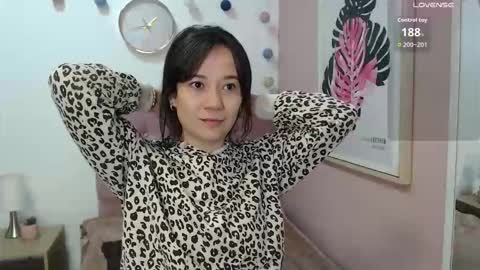 Lanna online show from 10-17-25, 01:25