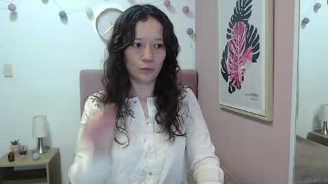 Snapshot of lanna_mills chatting on 06-18-26, 01:26 Lanna online show from 06-18-26, 01:26