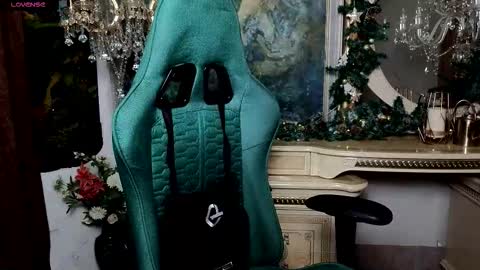 Snapshot of lara_benson_ chatting on 12-17-25, 10:32 lara_benson_ online show from 12-17-25, 10:32