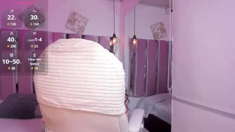 Laura online show from 02-18-25, 12:39