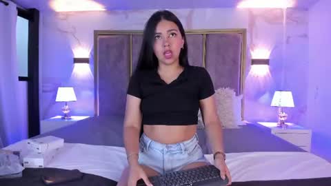 Snapshot of larabrook chatting on 07-19-26, 11:47 Lara online show from 07-19-26, 11:47
