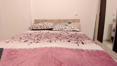 Snapshot of laracara chatting on 01-02-25, 07:23 Lara online show from 01-02-25, 07:23