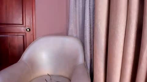 Snapshot of laragoldd chatting on 02-17-26, 01:02 Lara Gold online show from 02-17-26, 01:02