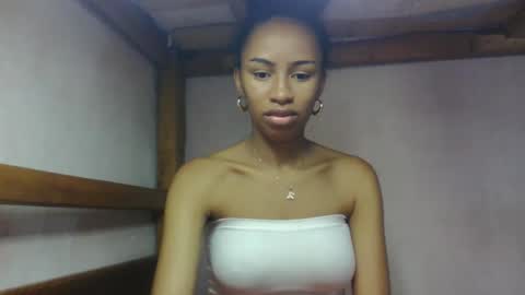 Snapshot of larah98 chatting on 02-06-26, 06:40 larah98 online show from 02-06-26, 06:40