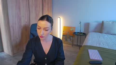 Snapshot of larakanes chatting on 02-27-25, 10:48 LaraKanes online show from 02-27-25, 10:48