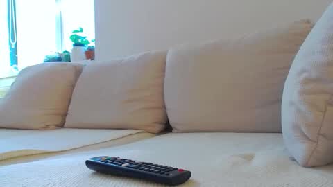 Snapshot of larakanes chatting on 12-16-25, 10:53 LaraKanes online show from 12-16-25, 10:53