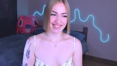 Snapshot of larakrein_lk chatting on 09-17-25, 01:46 LaraKrein lk online show from 09-17-25, 01:46