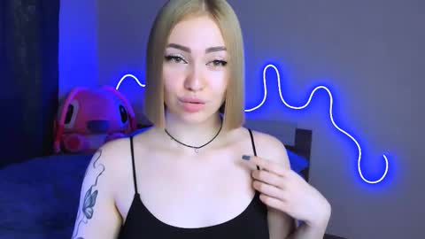 Snapshot of larakrein_lk chatting on 09-20-25, 01:56 LaraKrein lk online show from 09-20-25, 01:56