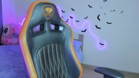 Snapshot of larakrein_lk chatting on 11-01-25, 01:24 LaraKrein lk online show from 11-01-25, 01:24