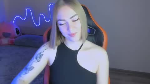 Snapshot of larakrein_lk chatting on 11-15-25, 10:45 LaraKrein lk online show from 11-15-25, 10:45