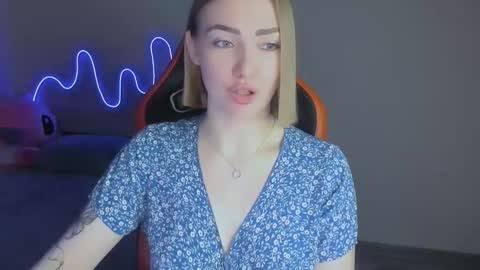 Snapshot of larakrein_lk chatting on 11-29-25, 02:53 LaraKrein lk online show from 11-29-25, 02:53