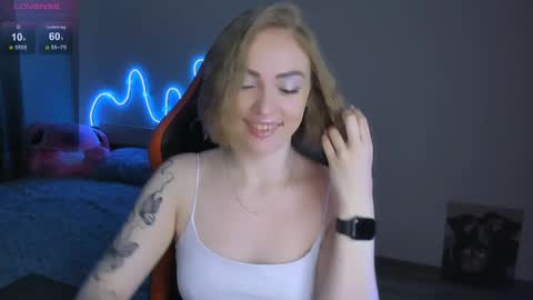 Snapshot of larakrein_lk chatting on 05-24-26, 04:34 LaraKrein lk online show from 05-24-26, 04:34