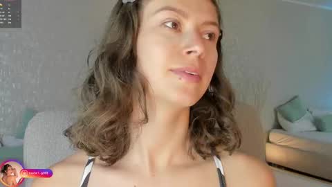 Snapshot of laralane_ chatting on 10-27-25, 01:37 Lara online show from 10-27-25, 01:37