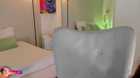 Snapshot of laralane_ chatting on 11-27-25, 01:46 Lara online show from 11-27-25, 01:46