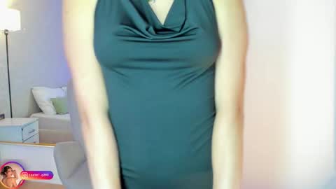 Snapshot of laralane_ chatting on 11-28-25, 01:25 Lara online show from 11-28-25, 01:25