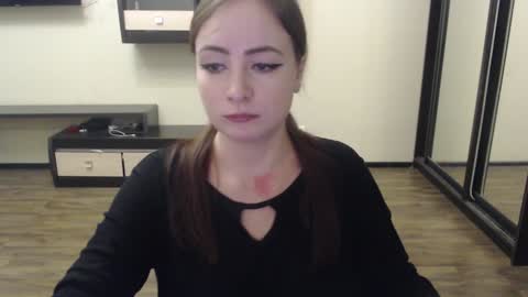 Snapshot of laralianna chatting on 12-11-24, 01:17 Laralianna online show from 12-11-24, 01:17