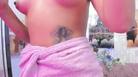 Snapshot of laramurphy chatting on 12-13-24, 01:37 Lara Murphy online show from 12-13-24, 01:37