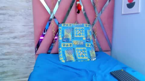 Snapshot of laramurphy chatting on 12-15-24, 01:02 Lara Murphy online show from 12-15-24, 01:02