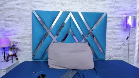 Snapshot of laramurphy chatting on 02-17-25, 09:41 Lara Murphy online show from 02-17-25, 09:41