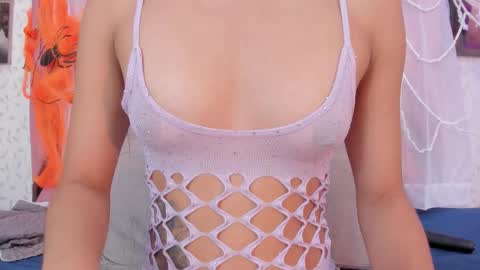 Snapshot of laramurphy chatting on 10-26-25, 02:39 Lara Murphy online show from 10-26-25, 02:39