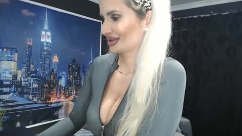 laras_moans online show from 12-29-24, 12:12