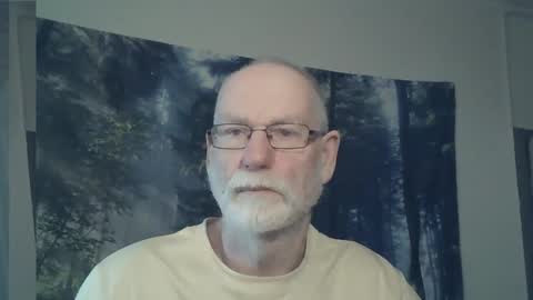 Snapshot of larbie chatting on 12-15-24, 01:46 Larbie online show from 12-15-24, 01:46