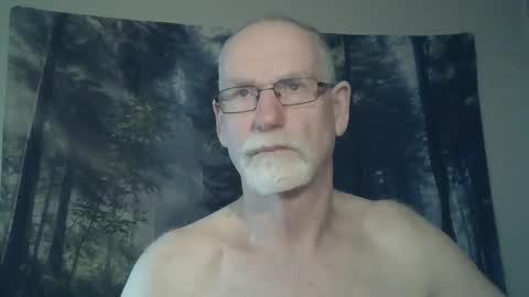 Snapshot of larbie chatting on 12-22-24, 11:54 Larbie online show from 12-22-24, 11:54