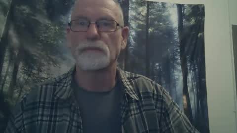 Snapshot of larbie chatting on 12-24-24, 11:11 Larbie online show from 12-24-24, 11:11