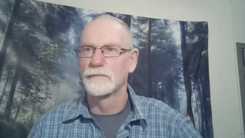 Snapshot of larbie chatting on 12-26-24, 11:32 Larbie online show from 12-26-24, 11:32