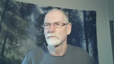 Snapshot of larbie chatting on 12-29-24, 06:35 Larbie online show from 12-29-24, 06:35