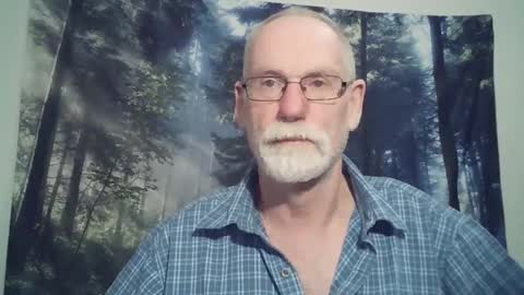 Snapshot of larbie chatting on 12-31-24, 11:53 Larbie online show from 12-31-24, 11:53