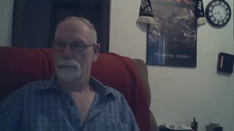 Snapshot of larbie chatting on 01-01-25, 12:21 Larbie online show from 01-01-25, 12:21