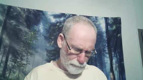 Snapshot of larbie chatting on 01-03-25, 11:46 Larbie online show from 01-03-25, 11:46