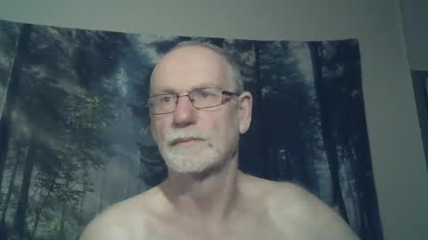 Snapshot of larbie chatting on 01-11-25, 11:23 Larbie online show from 01-11-25, 11:23