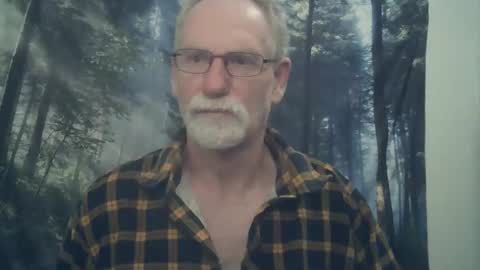 Snapshot of larbie chatting on 02-19-25, 10:45 Larbie online show from 02-19-25, 10:45