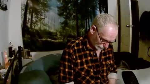 Snapshot of larbie chatting on 10-21-25, 10:49 Larbie online show from 10-21-25, 10:49