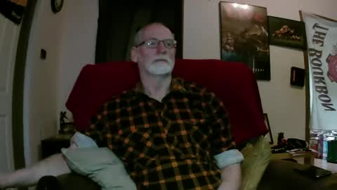 Snapshot of larbie chatting on 10-25-25, 02:30 Larbie online show from 10-25-25, 02:30