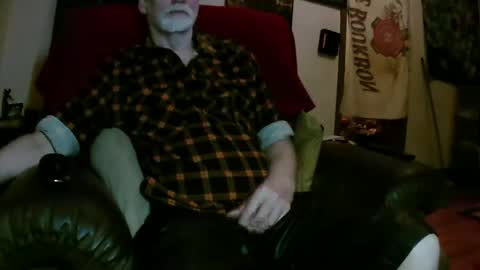 Snapshot of larbie chatting on 10-25-25, 09:20 Larbie online show from 10-25-25, 09:20