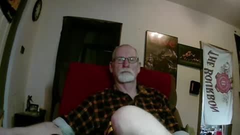 Snapshot of larbie chatting on 11-01-25, 02:24 Larbie online show from 11-01-25, 02:24