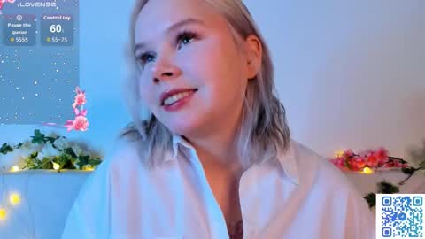 Snapshot of large_ocean chatting on 11-26-25, 10:55 Rose online show from 11-26-25, 10:55