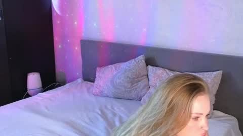 Snapshot of larine_morgan chatting on 04-29-26, 12:16 LarineGMT7 UTC6 online show from 04-29-26, 12:16