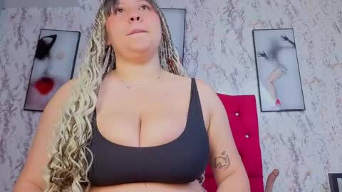 Snapshot of larissa_antonella chatting on 04-24-26, 04:04 larissa_antonella online show from 04-24-26, 04:04