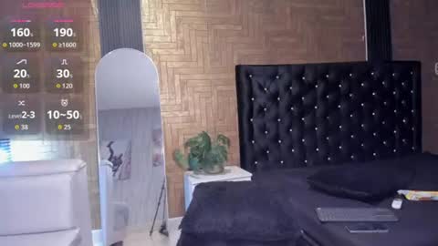 Snapshot of larossx chatting on 07-15-26, 07:52 online show from 07-15-26, 07:52