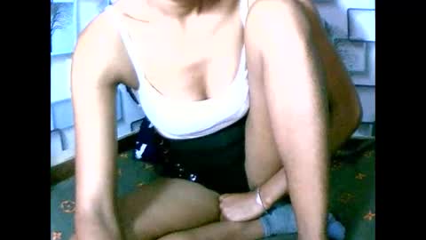 Snapshot of larra27 chatting on 12-14-25, 09:30 Malala online show from 12-14-25, 09:30