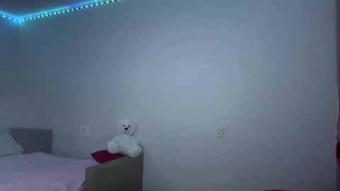 Snapshot of larrainemelandez chatting on 06-18-26, 12:31 Jocelyn online show from 06-18-26, 12:31