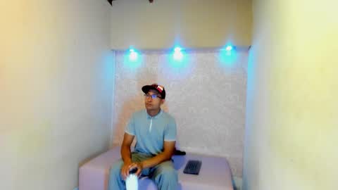 Snapshot of larry_vito chatting on 01-10-26, 12:29 LARRY online show from 01-10-26, 12:29